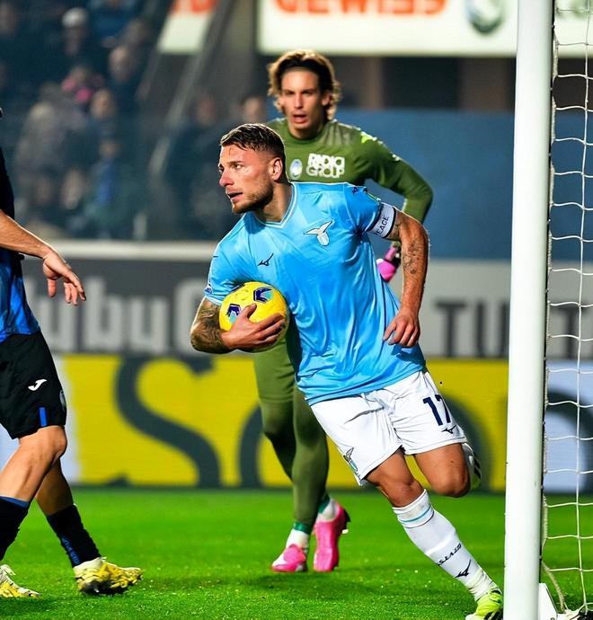 新帅在场边 新帅在场边